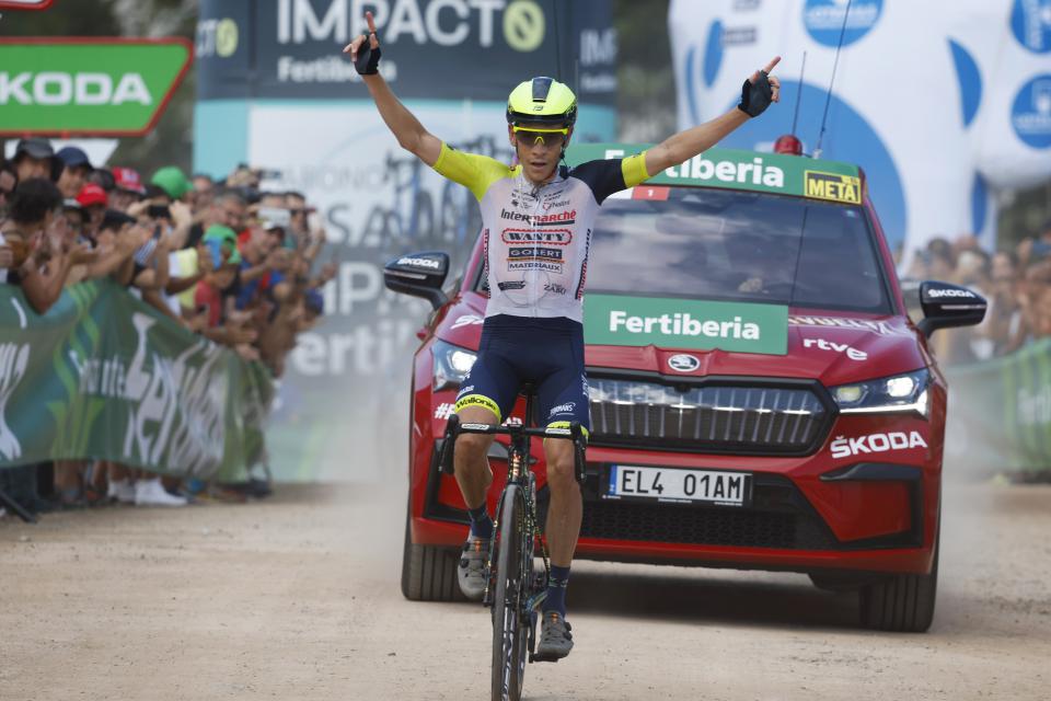 Finishphoto of Louis Meintjes winning La Vuelta ciclista a España Stage 9.