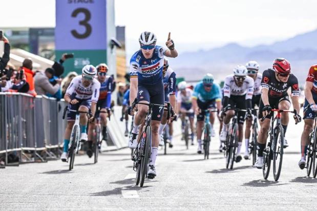 Finishphoto of Tim Merlier winning AlUla Tour Stage 3.