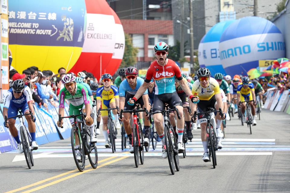 Finishphoto of Tijl De Decker winning Tour de Taiwan Stage 3.