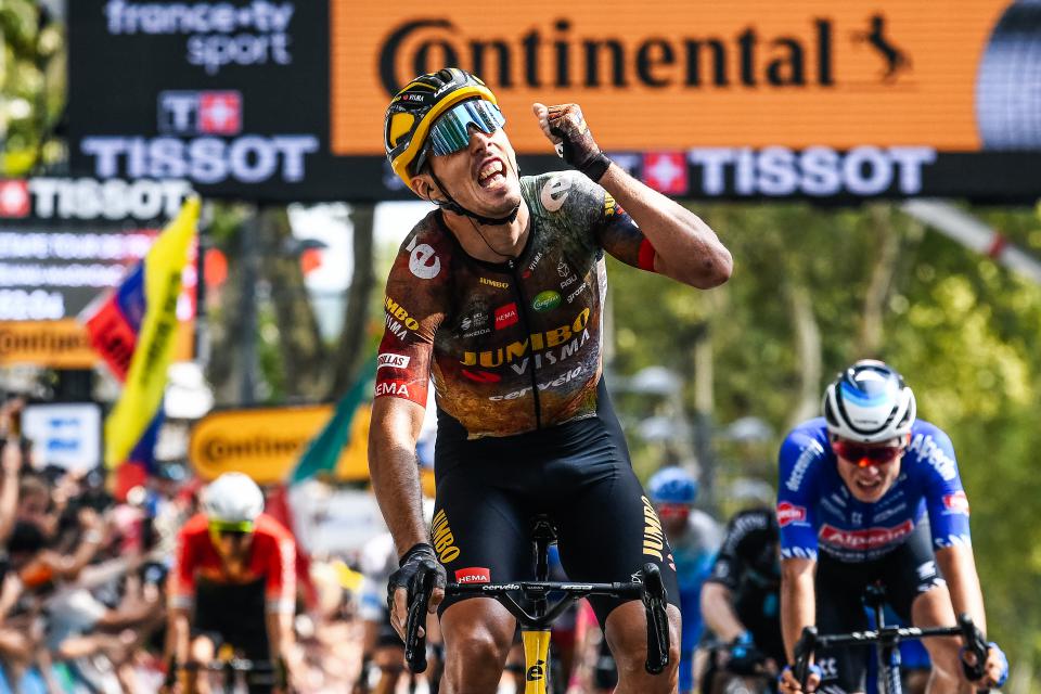 Finishphoto of Christophe Laporte winning Tour de France Stage 19.