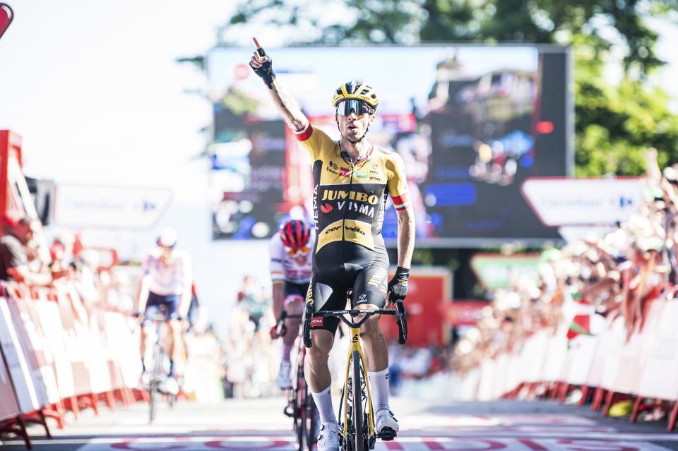 Finishphoto of Primož Roglič winning La Vuelta ciclista a España Stage 4.
