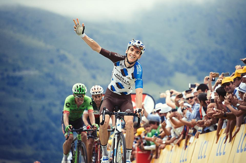 Finishphoto of Romain Bardet winning Tour de France Stage 12.