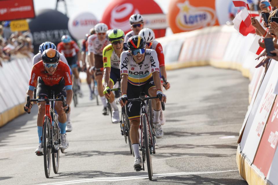 Finishphoto of Sergio Higuita winning Tour de Pologne Stage 3.