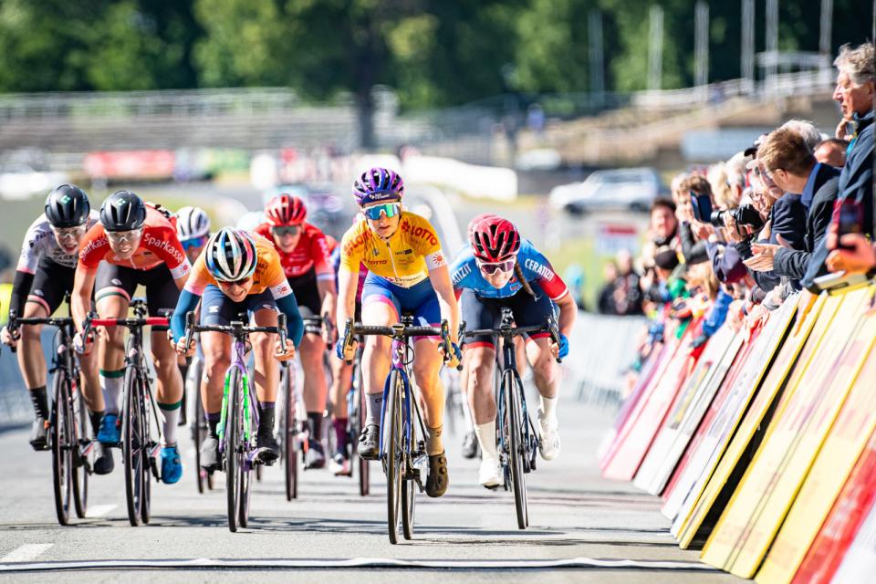 Finishphoto of Alexandra Manly winning Internationale LOTTO Thüringen Ladies Tour Stage 4.