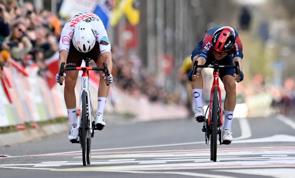 Finishphoto of Michał Kwiatkowski winning Amstel Gold Race .