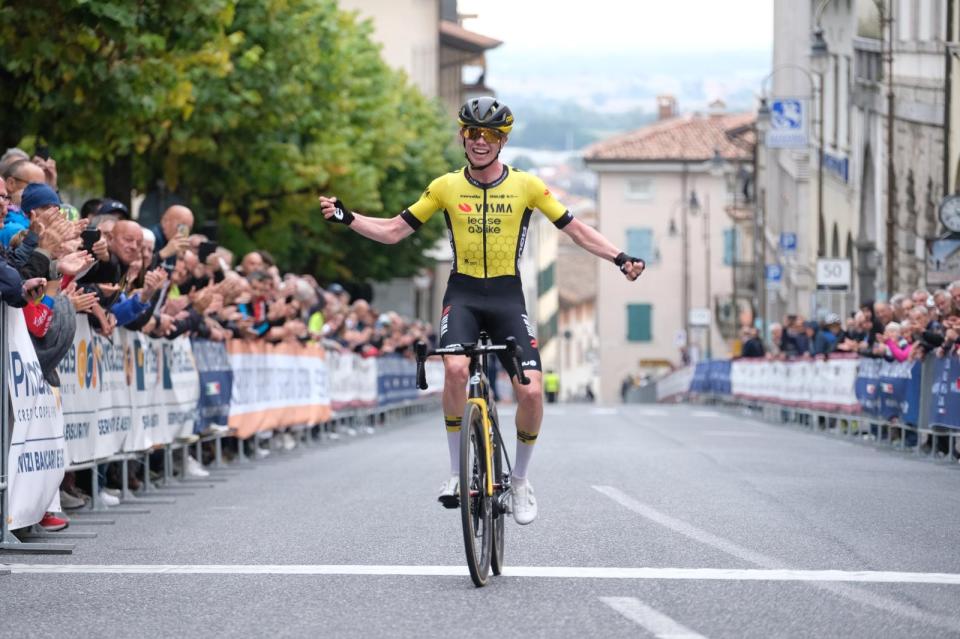Finishphoto of Jørgen Nordhagen winning Coppa Città di San Daniele .