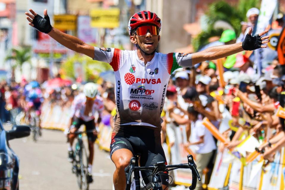 Finishphoto of Juan José Ruiz winning Vuelta al Táchira en Bicicleta Stage 5.