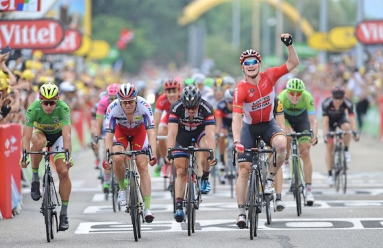 Finishphoto of André Greipel winning Tour de France Stage 15.