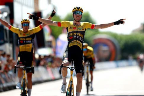 Finishphoto of Timo Roosen winning Vuelta a Burgos Stage 2.