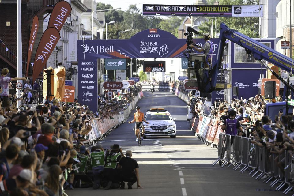 Finishphoto of Robin Carpenter winning Tour of Britain Stage 2.