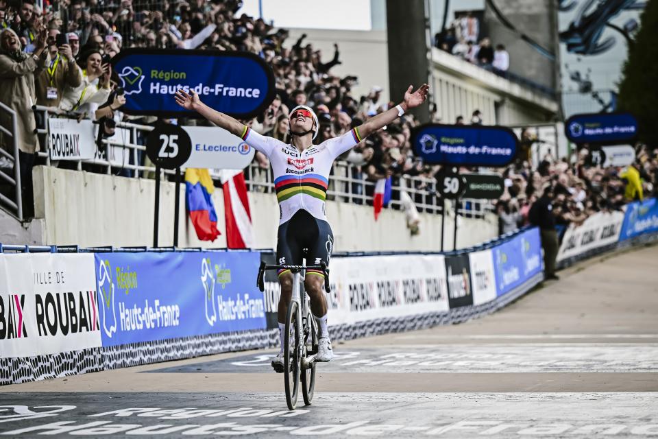 Finishphoto of Mathieu van der Poel winning Paris-Roubaix .