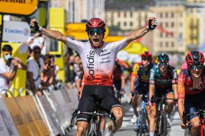 Finishphoto of Victor Lafay winning Tour de France Stage 2.
