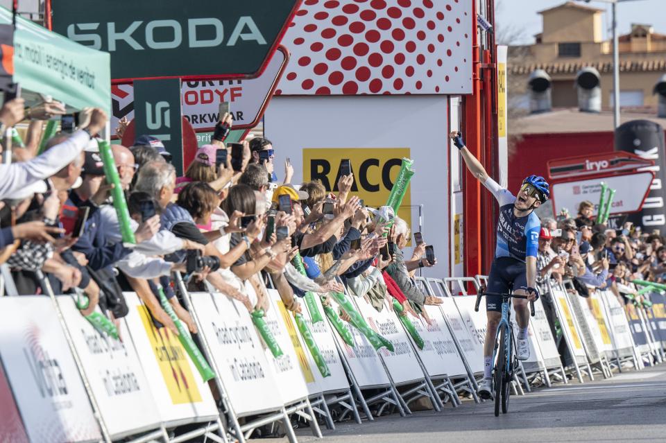 Finishphoto of Nick Schultz winning Volta Ciclista a Catalunya Stage 1.