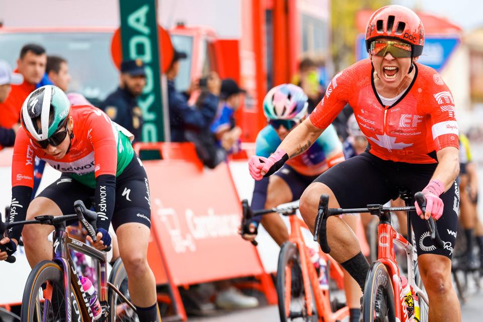 Finishphoto of Alison Jackson winning Vuelta España Femenina by Carrefour.es Stage 2.