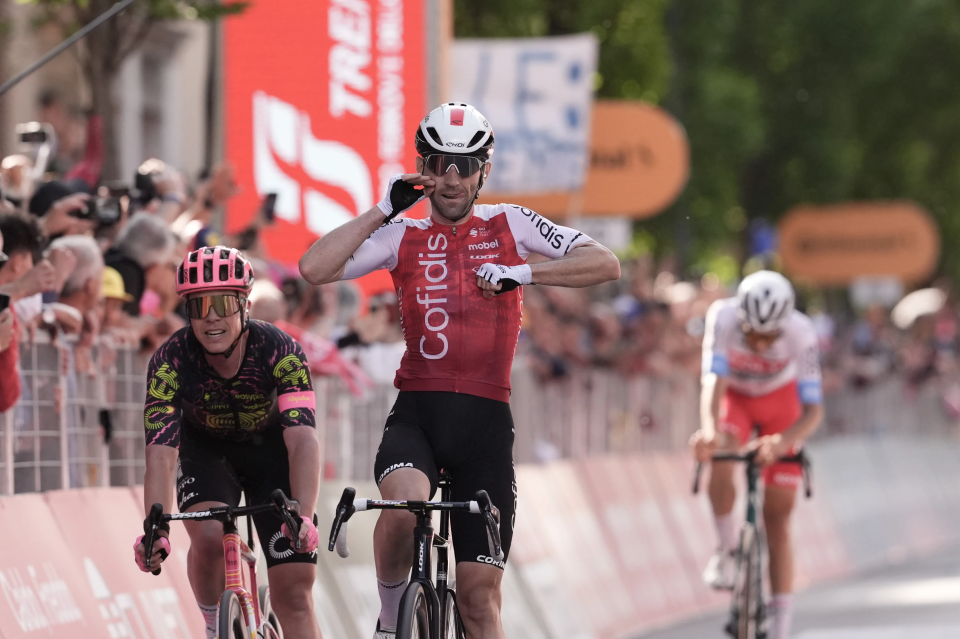 Finishphoto of Benjamin Thomas winning Giro d'Italia Stage 5.