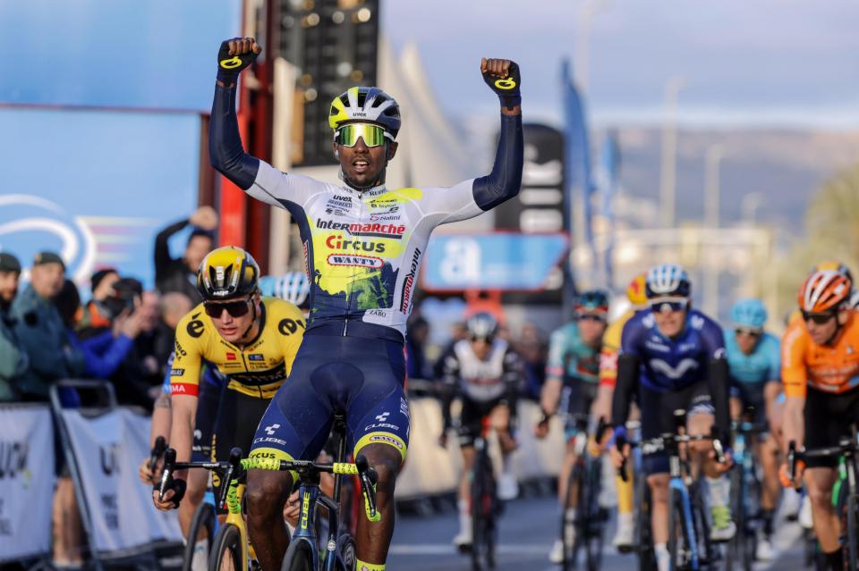 Finishphoto of Biniam Girmay winning Volta a la Comunitat Valenciana Stage 1.