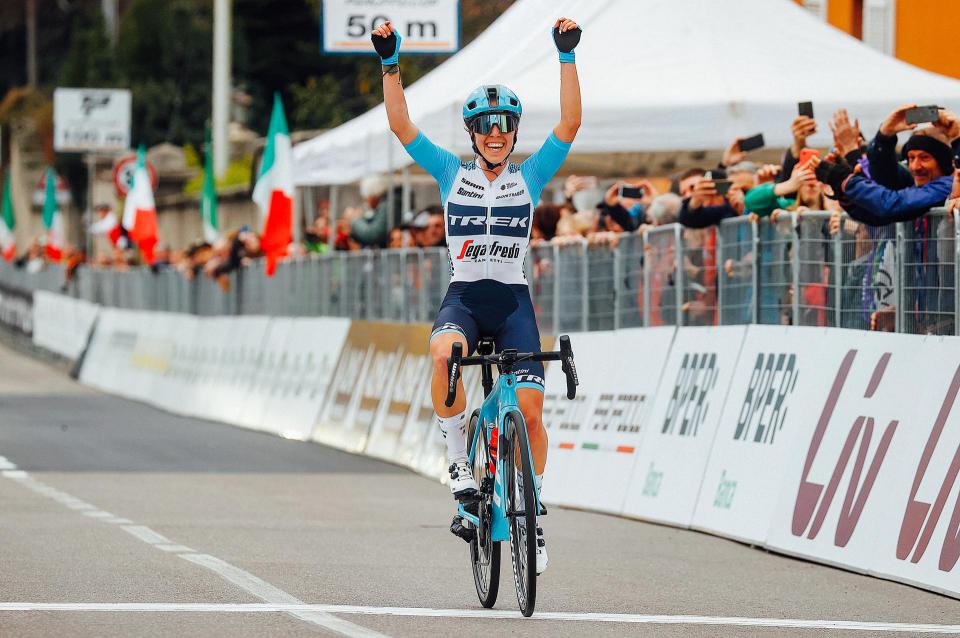 Finishphoto of Shirin van Anrooij winning Trofeo Alfredo Binda - Comune di Cittiglio .