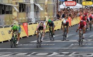 Finishphoto of André Greipel winning Tour de France Stage 21.