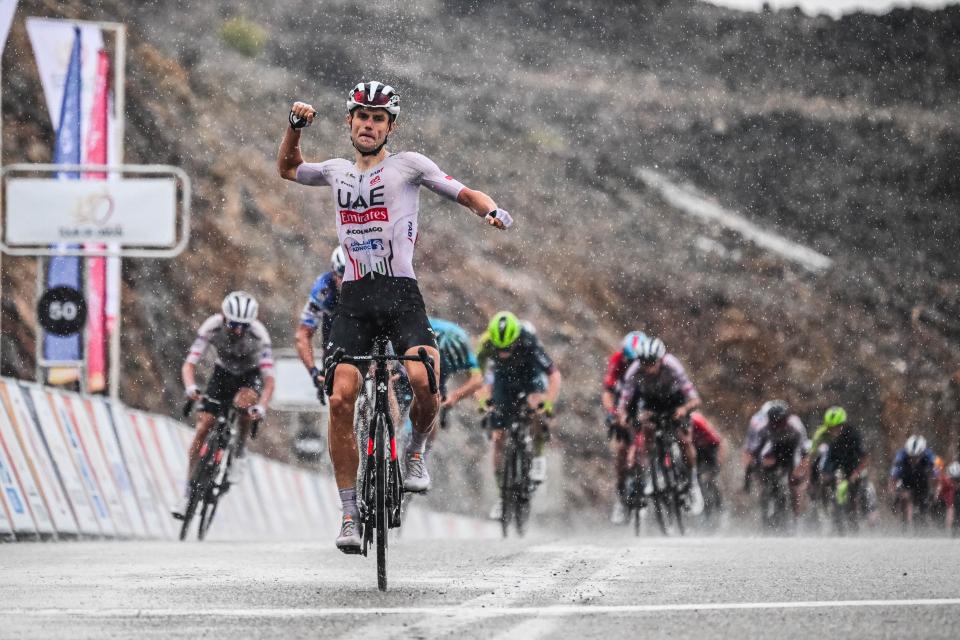 Finishphoto of Finn Fisher-Black winning Tour of Oman Stage 2.
