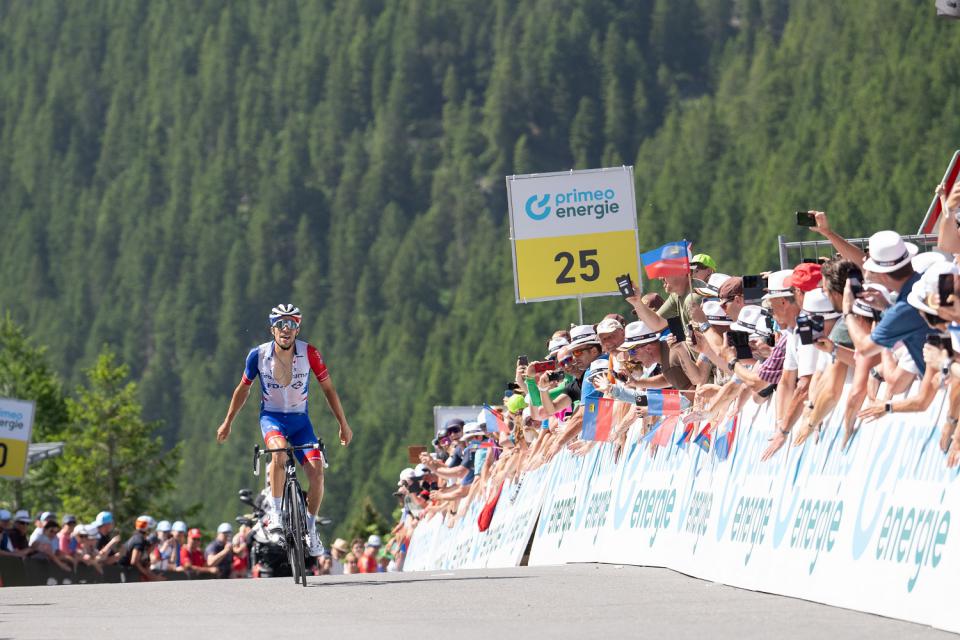 Finishphoto of Thibaut Pinot winning Tour de Suisse Stage 7.