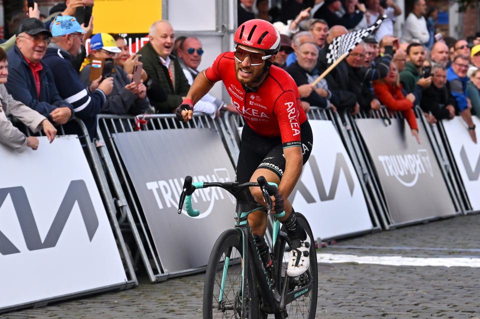 Finishphoto of Luca Mozzato winning Binche - Chimay - Binche / Mémorial Frank Vandenbroucke .