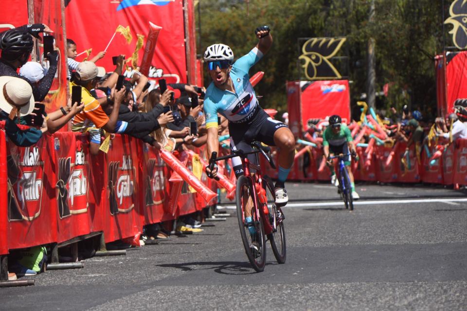 Finishphoto of Sebastian Brenes winning Vuelta Ciclistica Internacional a Guatemala Stage 10.