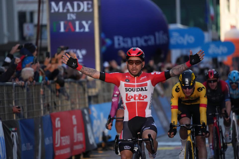 Finishphoto of Caleb Ewan winning Tirreno-Adriatico Stage 3.