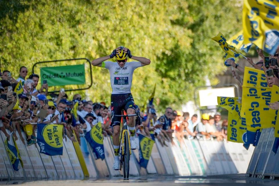 Finishphoto of Cian Uijtdebroeks winning Tour de l'Ain Stage 3.