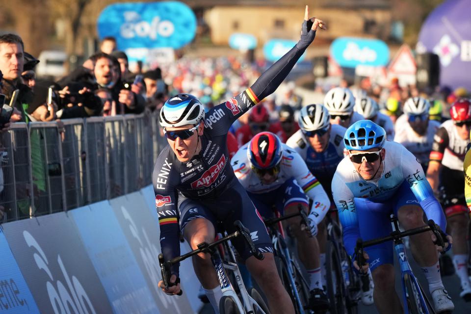 Finishphoto of Tim Merlier winning Tirreno-Adriatico Stage 2.