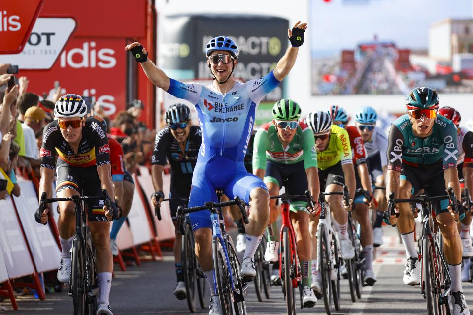 Finishphoto of Kaden Groves winning La Vuelta ciclista a España Stage 11.