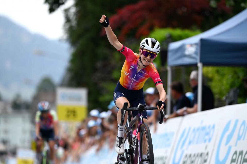 Finishphoto of Niamh Fisher-Black winning Tour de Suisse Women Stage 4.
