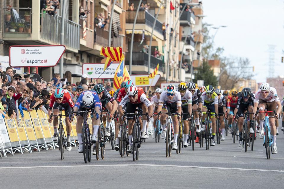 Finishphoto of Kaden Groves winning Volta Ciclista a Catalunya Stage 6.