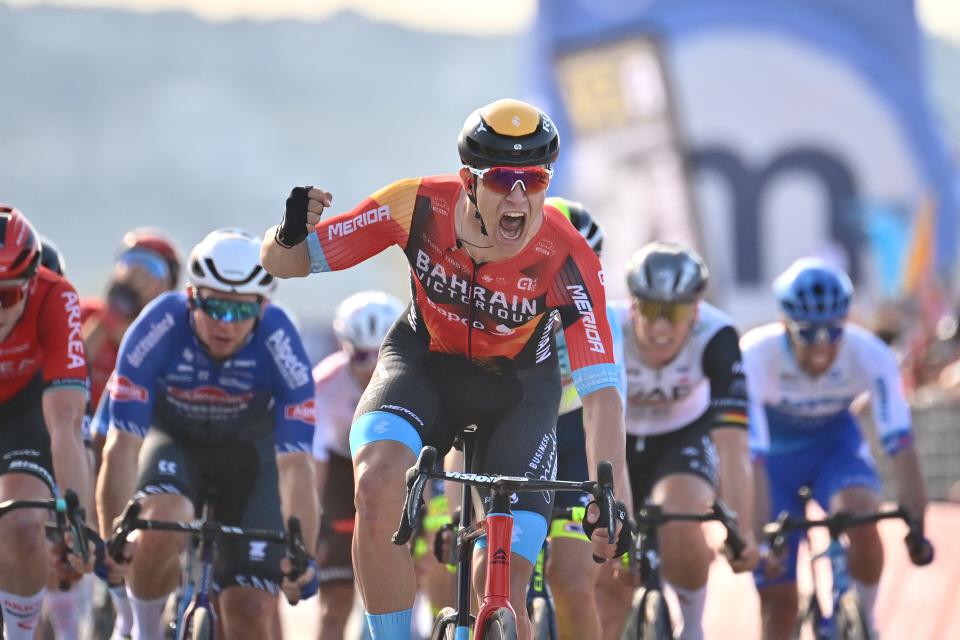 Finishphoto of Jonathan Milan winning Giro d'Italia Stage 2.
