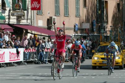 Finishphoto of Damiano Cunego winning Giro dell'Appennino .