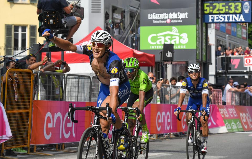 Finishphoto of Matteo Trentin winning Giro d'Italia Stage 18.