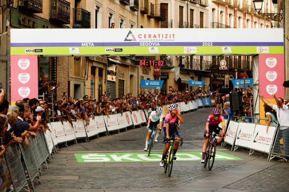 Finishphoto of Silvia Persico winning Ceratizit Challenge by La Vuelta Stage 4.