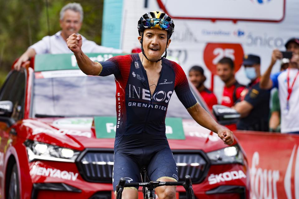 Finishphoto of Richard Carapaz winning La Vuelta ciclista a España Stage 12.