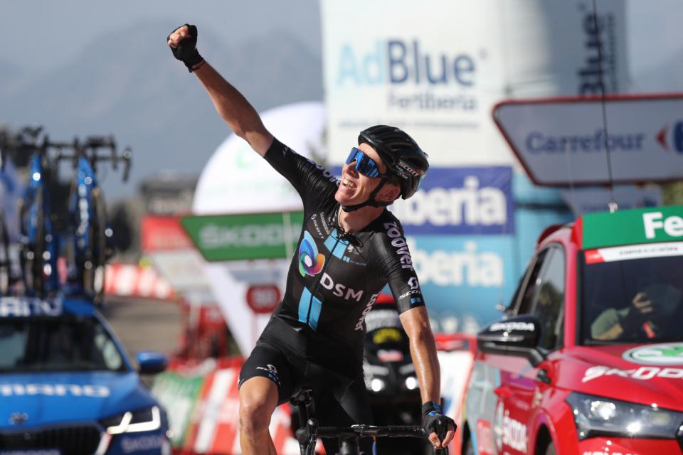 Finishphoto of Romain Bardet winning La Vuelta ciclista a España Stage 14.