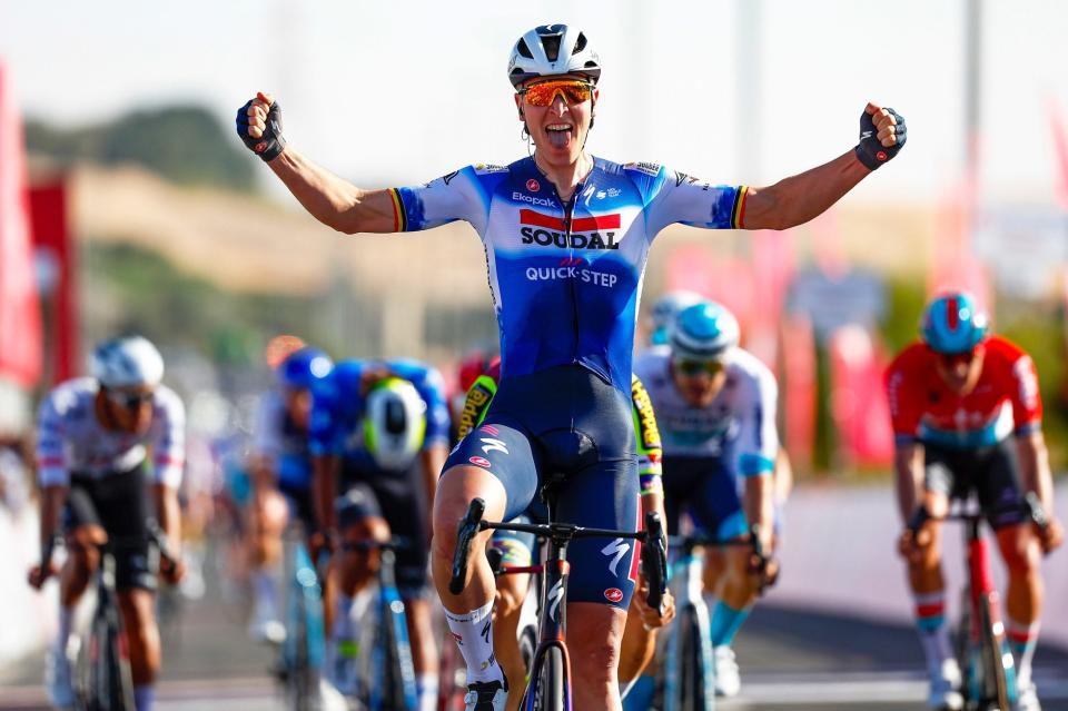 Finishphoto of Tim Merlier winning UAE Tour Stage 1.