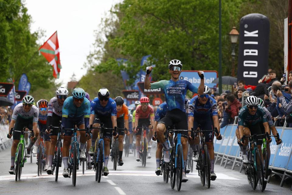 Finishphoto of Paul Lapeira winning Itzulia Basque Country Stage 2.