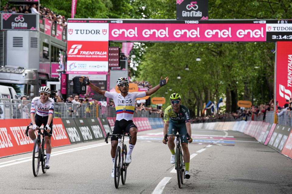 Finishphoto of Jhonatan Narváez winning Giro d'Italia Stage 1.
