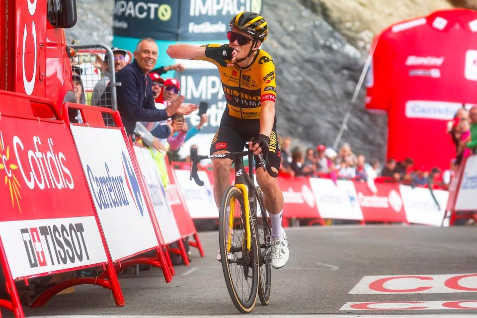 Finishphoto of Jonas Vingegaard winning La Vuelta Ciclista a España Stage 13.