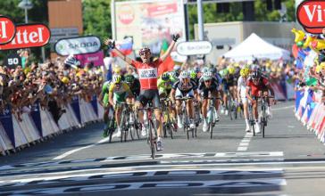 Finishphoto of Tony Gallopin winning Tour de France Stage 11.