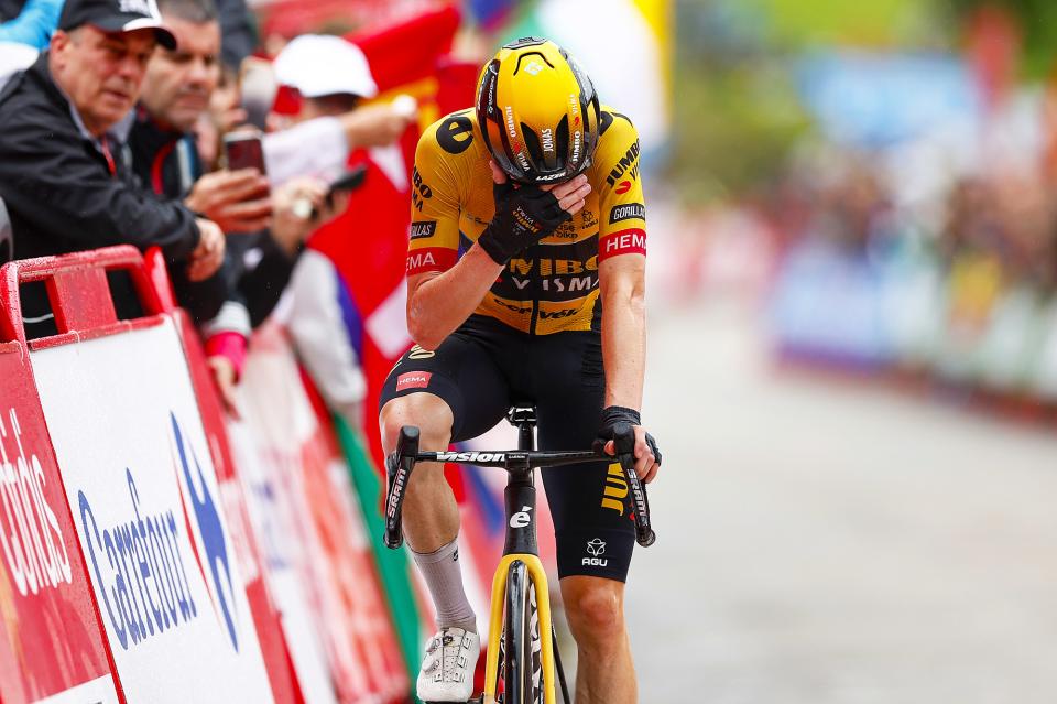 Finishphoto of Jonas Vingegaard winning La Vuelta Ciclista a España Stage 16.
