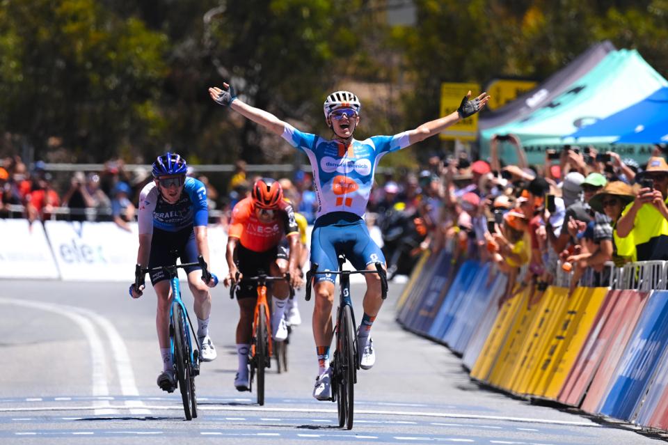 Finishphoto of Oscar Onley winning Santos Tour Down Under Stage 5.